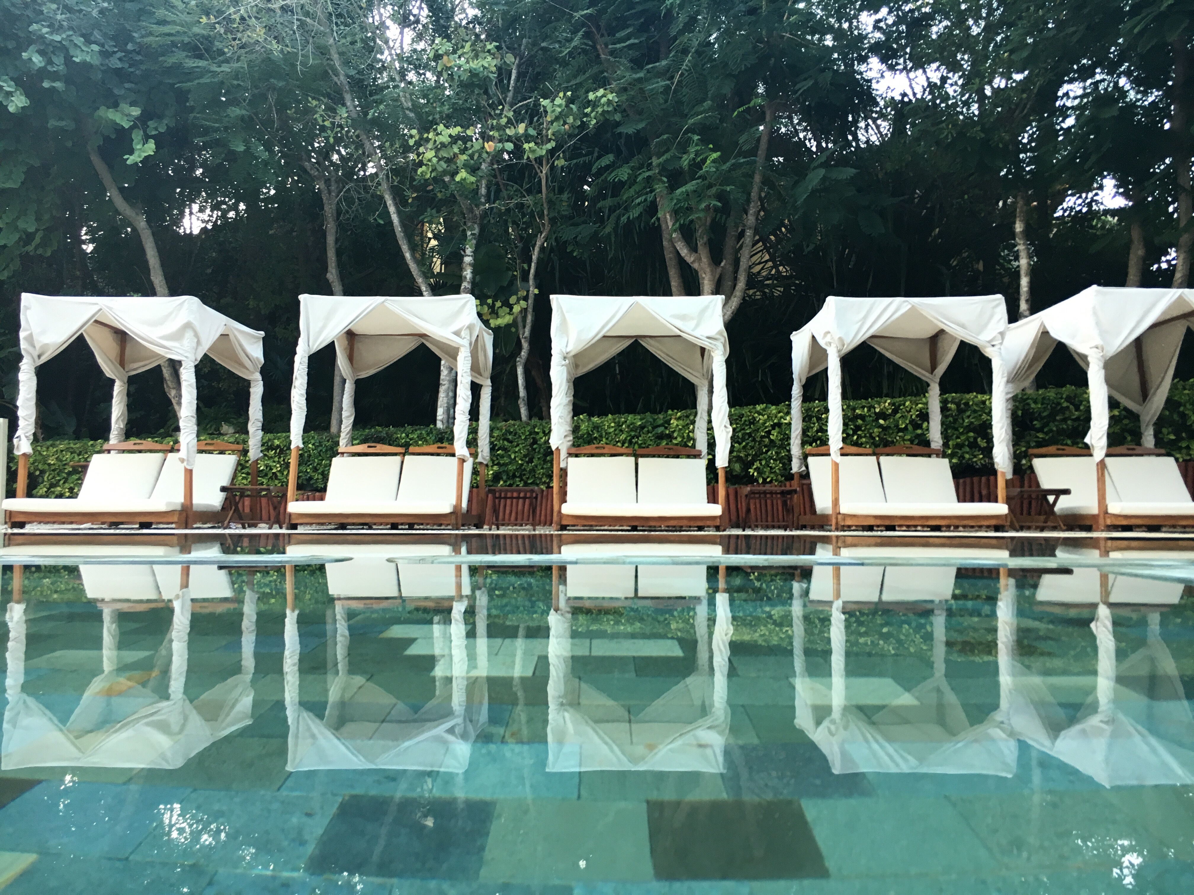 10 Amazing Resort Pools & Spas that Use VivoAquatics